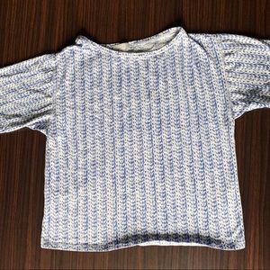 GAP Blue and White Patterned Top - Size: Small